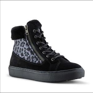 Brand New Cougar Dublin Black Leopard waterproof Ladies Boots
(Ladies Size 11)